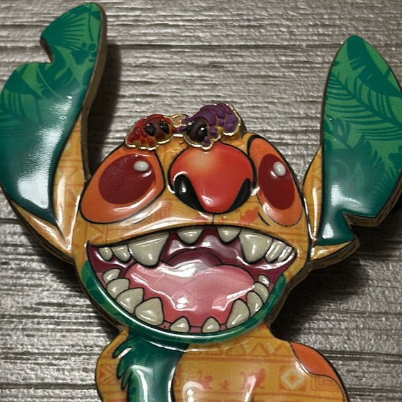 Stitch Crashes Disney Trading Pin- Stitch Crashes The Lion King- Limited Release - Picture 2 of 5